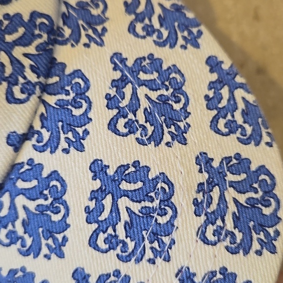 Vineyard Vines White/Blue Design Print Adjustable Hat - Picture 3 of 9